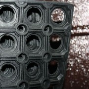 Коврик резиновый грязезащитный со сквозными отверстиями (600х800 мм) толщина 16мм
